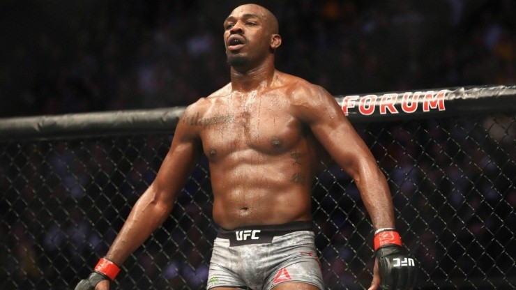 El campeón de UFC Jon Jones es arrestado