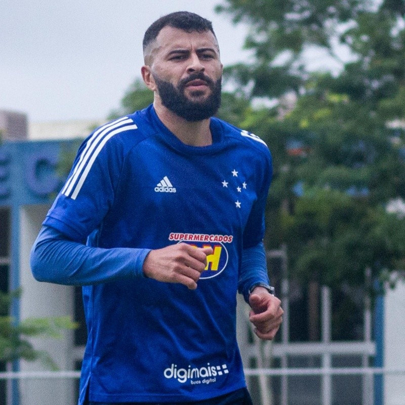 Com João Lucas em baixa, lateral pode retornar ao Cruzeiro