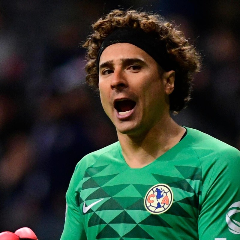 En las redes, La Liga recordó las grandes atajadas de Ochoa en España