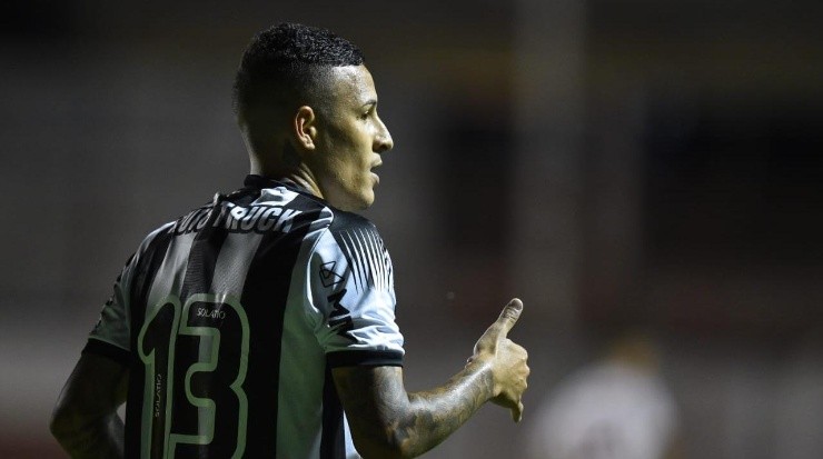 Guilherme Arana se mostrou contrário a redução salarial por parte dos jogadores. Foto: Getty Images