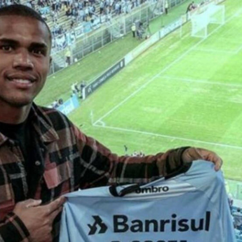 Romildo fala pela 1ª vez sobre retorno de Douglas Costa ao Grêmio