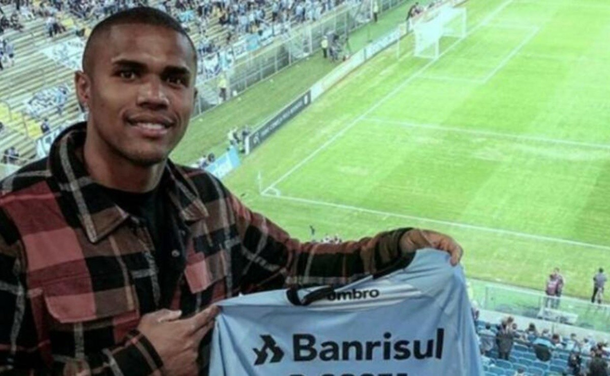 Douglas Costa Se Declara Ao Grêmio Deixa Flamengo De Lado E Romildo Bolzan é Direto Ao Falar 8769