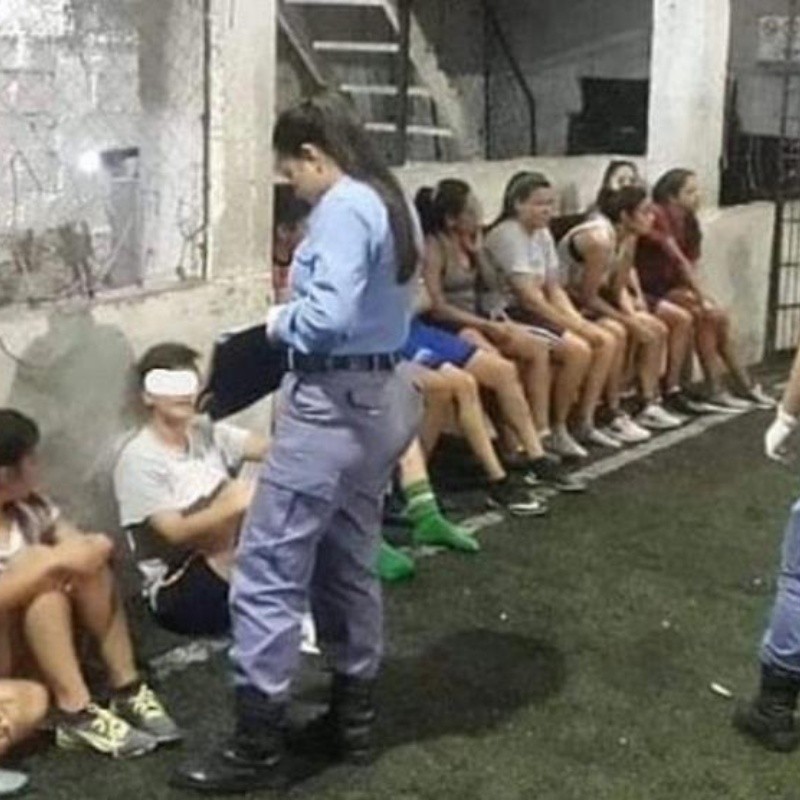 Violaron la cuarentena ¡y fueron a jugar al fútbol!: 11 mujeres detenidas