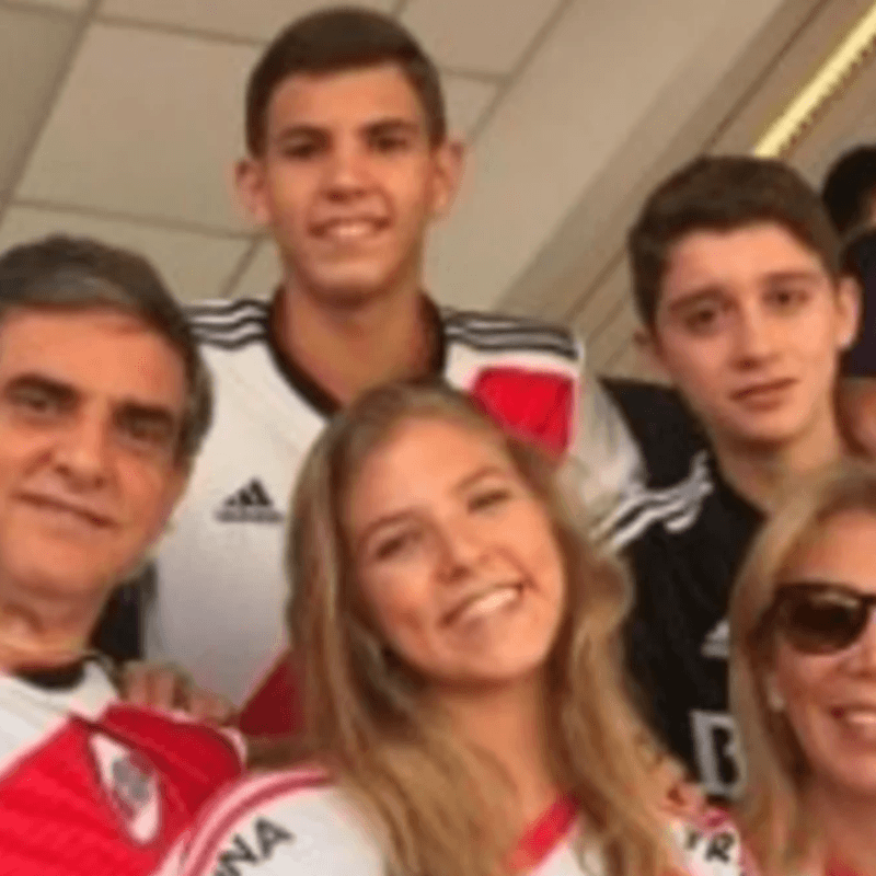 Alejandro Domínguez explicó la foto de sus familiares con la camiseta de River