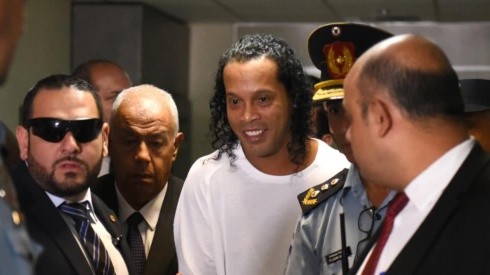 Ronaldinho está cumpliendo una condena de seis meses.