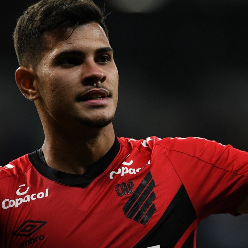 Bruno Guimarães contou com "mãozinha" do Flamengo para acertar ida ao Lyon