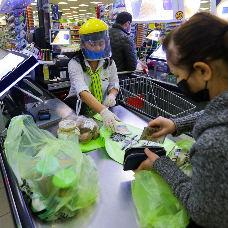 De papel higiénico a cortadoras de pelo: las compras de pánico en Estados Unidos durante la pandemia