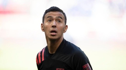 Kaku Romero Gamarra presume playera del América.