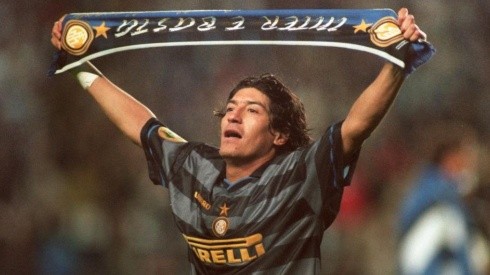 Iván Zamorano con la camiseta de Inter.