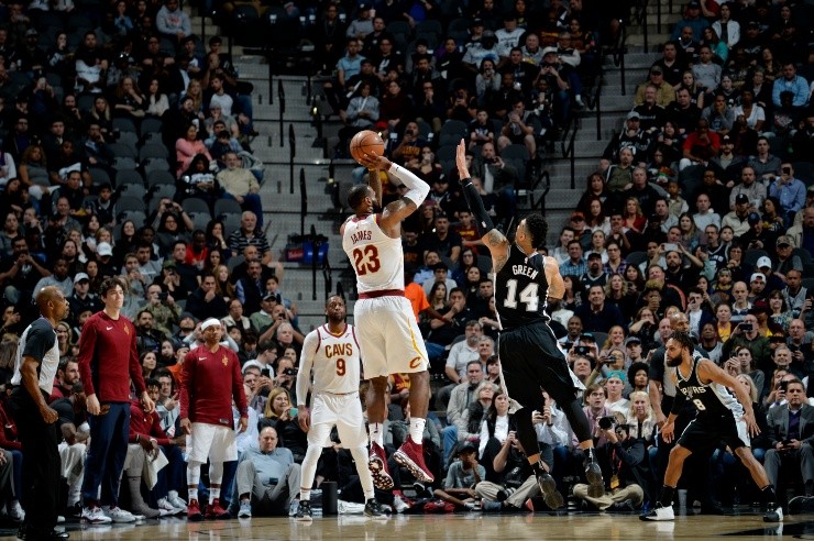 James scored his 30,000th career point vs the Spurs - Getty