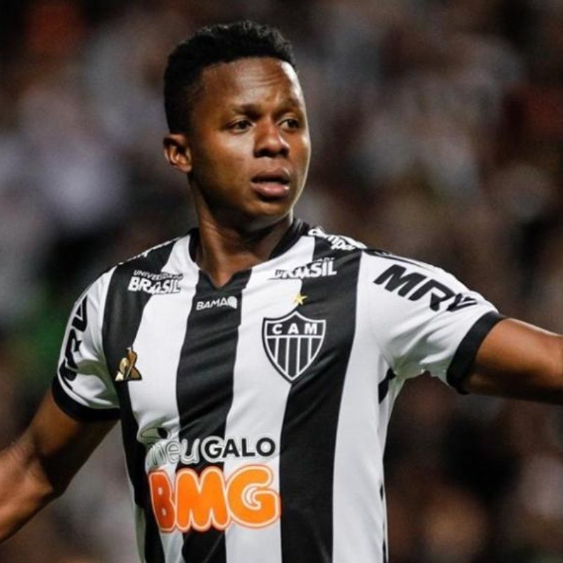 Atlético renova com promessa da base