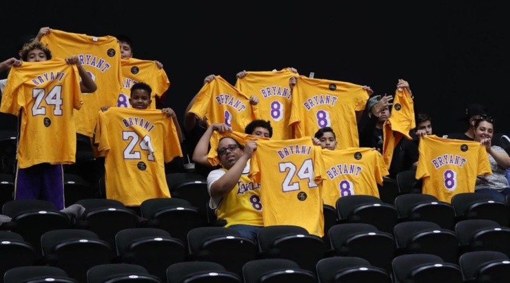 A group of young fans hold Kobe Bryant&#039;s shirts after his death. South Bay Lakers are the NBA G League team for the Los Angeles Lakers. (Photo: SB Lakers Facebook)