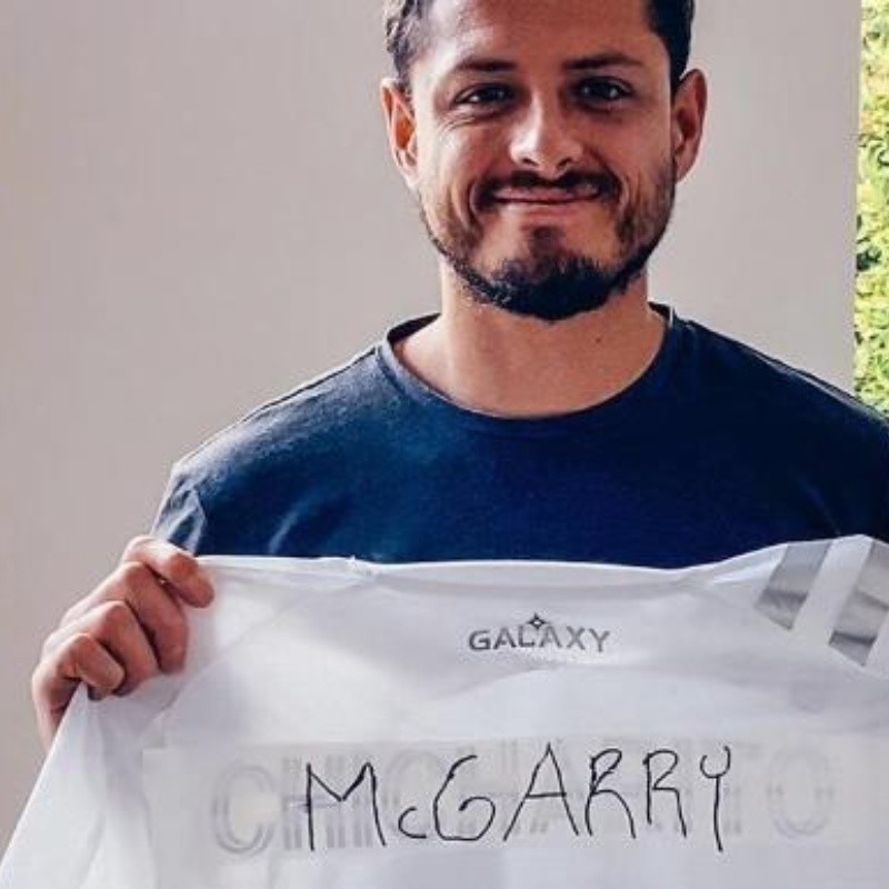 ¡Notable! Chicharito borra su nombre de la playera de LA Galaxy y lo reemplaza por el de una enfermera