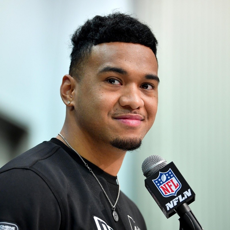 Tagovailoa firmó contrato con los Dolphins