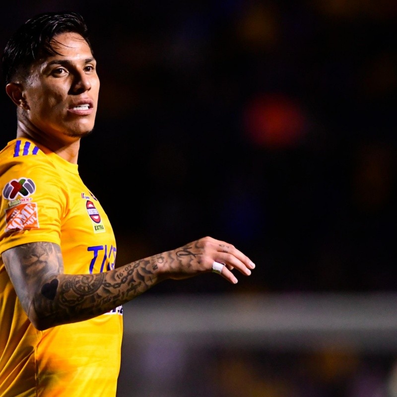 Carlos Salcedo respondió cuándo regresará a Chivas