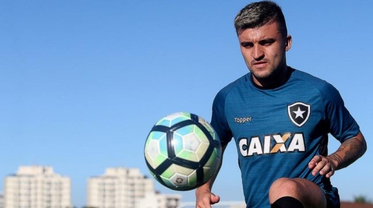 Victor Luis já teve passagem pelo Botafogo - Foto: Vitor Silva/Botafogo.