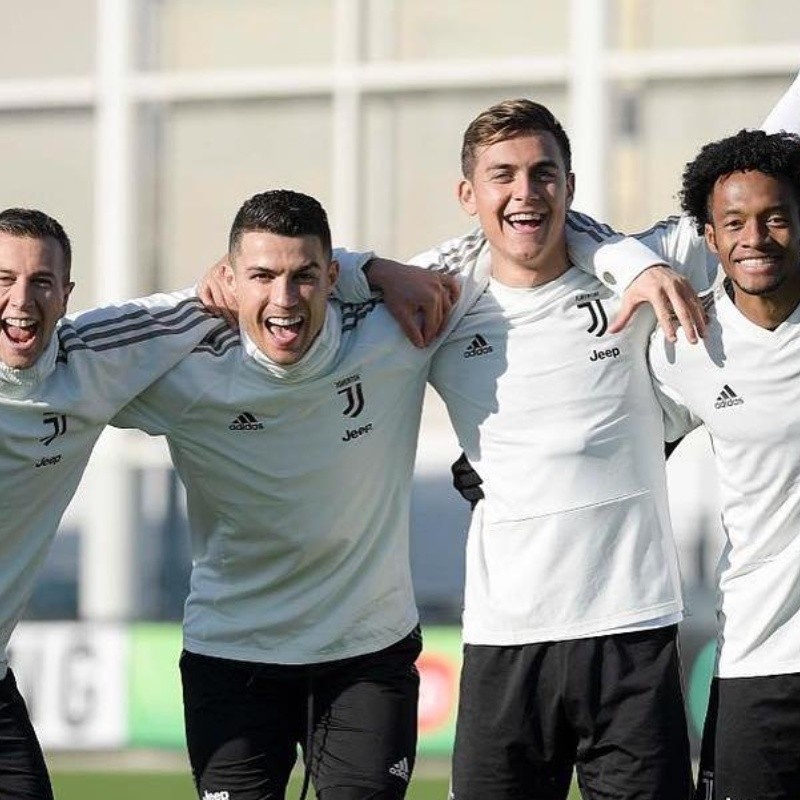 Ya no hay temor: Cuadrado tiró foto junto a Paulo Dybala y Daniele Rugani