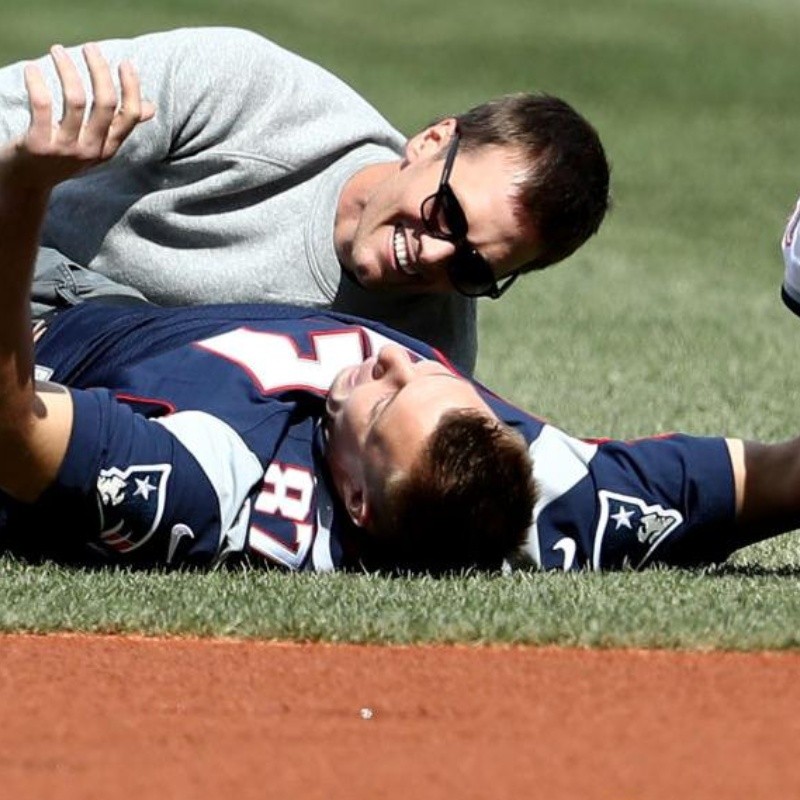 Brady tuvo que ‘llorarle’ a Gronkowski para que volviera a la NFL