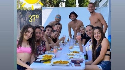 Cuatro jugadores del Sevilla se juntaron a comer con sus parejas rompiendo la cuarentena