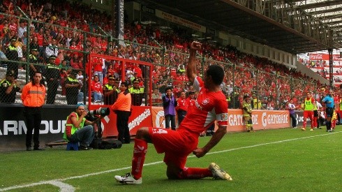 Paulo da Silva celebrando un gol en el Nemesio Diez (Foto: Getty Images)