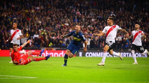Foto de Dario Benedetto en su gol en Madrid.