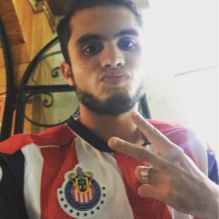 Iván García presume su amor por Chivas (Twitter)