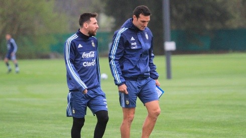 Foto de Messi con Scaloni en la Selección Argentina.