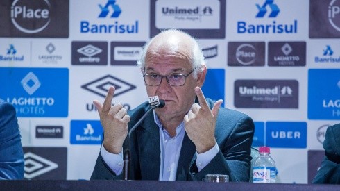 Romildo define estratégia para reposição no Grêmio