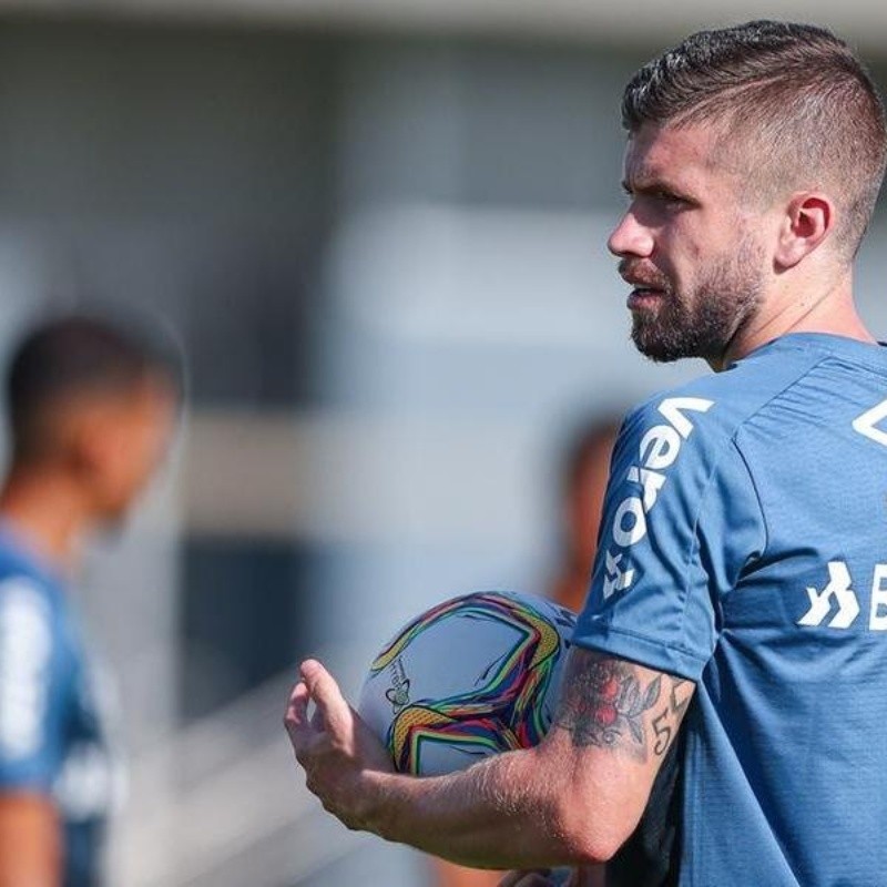 Diretor da base do Grêmio revela substituto de Caio Henrique