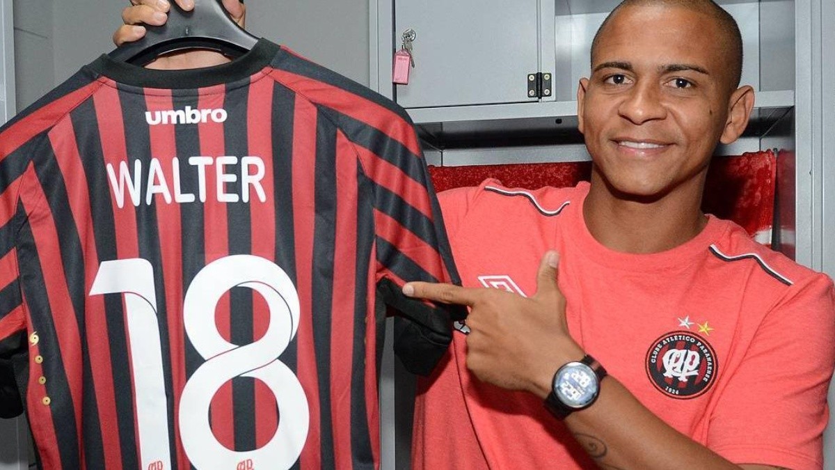 Famoso Com A Camisa 18 Walter Promove Mudancas Em Seu Retorno Ao Athletico Novo Numero Foi Divulgado Nas Redes Sociais Bolavip Brasil