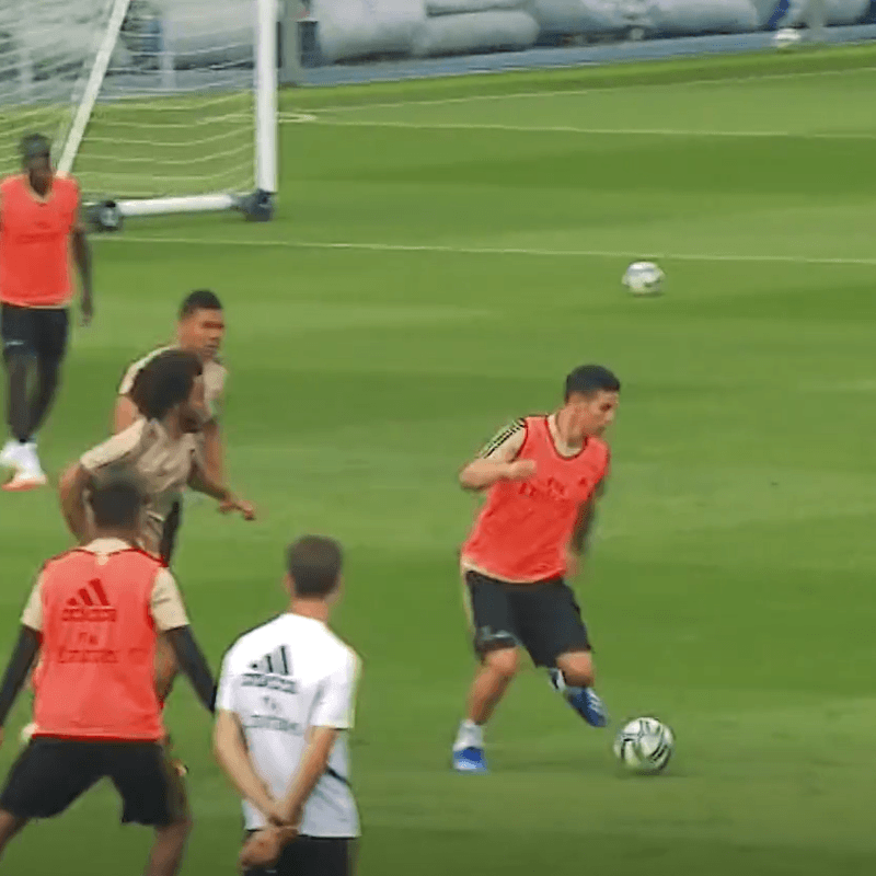 Paredes, tacos y buen pie: James se luce en entrenamiento del Real Madrid