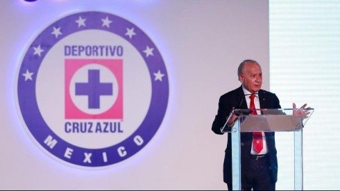 Billy Álvarez en una conferencia de Cruz Azul