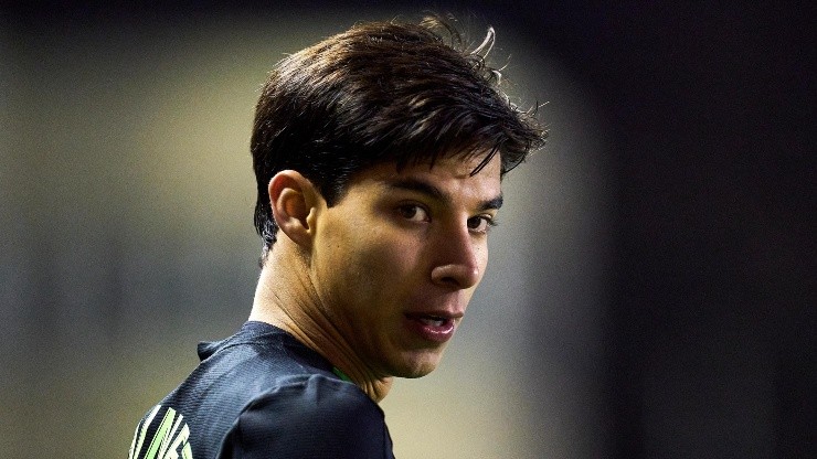 Diego Lainez cuenta con pocas chances de jugar el derbi sevillano