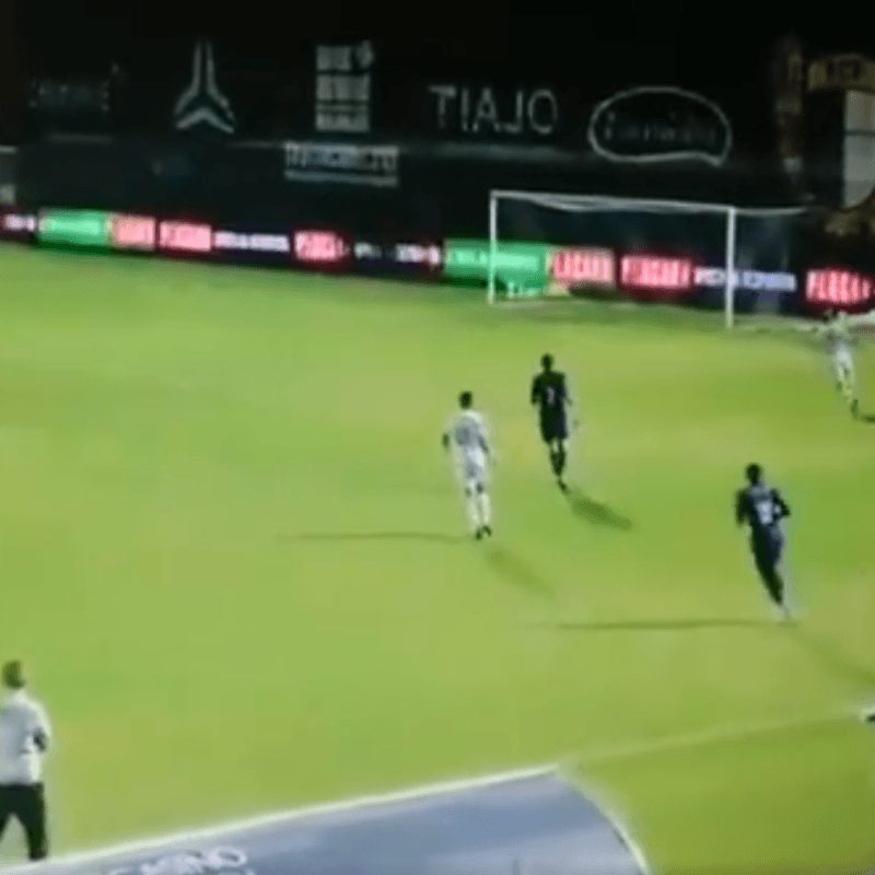 Volvió dormido: Marchesín y un blooper que le costó un gol a Porto