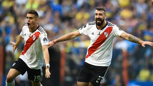 Foto de Lucas Pratto celebrando en La Bombonera.