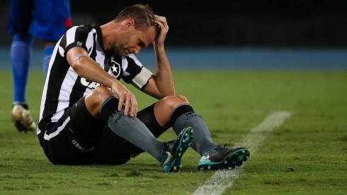 Carli lamenta tratamento após dispensa do Botafogo: "Não me deram opção"