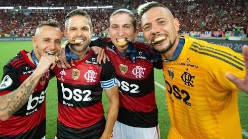 Flamengo define estratégia e mira a renovação de medalhões do elenco