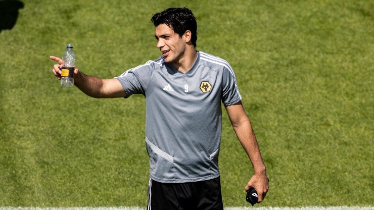 Raúl Jiménez volvió con un golazo a los entrenamientos. (Foto: Getty)