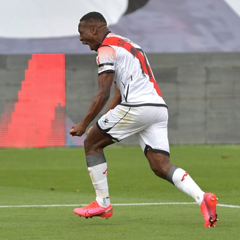 Advíncula metió un golazo de zurda con el Rayo Vallecano