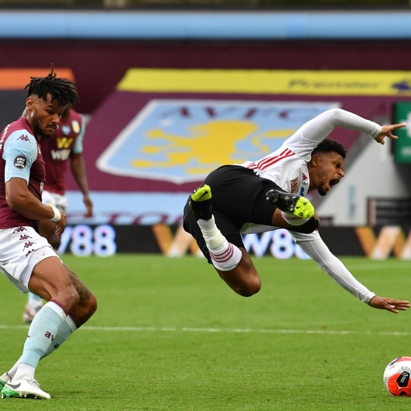 Con mucha polémica, Aston Villa y Sheffield reactivaron la Premier League