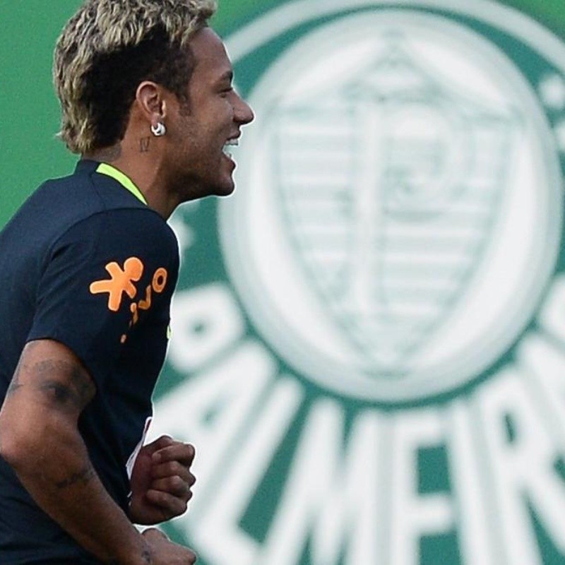 Neymar "entrega" admiração por medalhão do Palmeiras