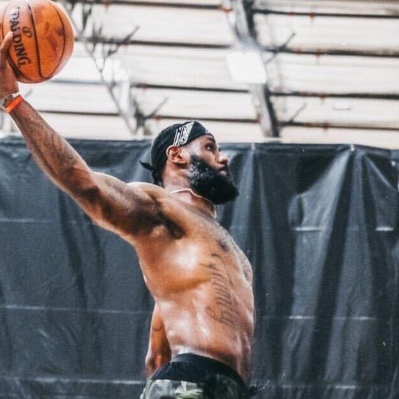 Agente de LeBron reveló fotos del Rey entrenando sin cumplir los protocolos