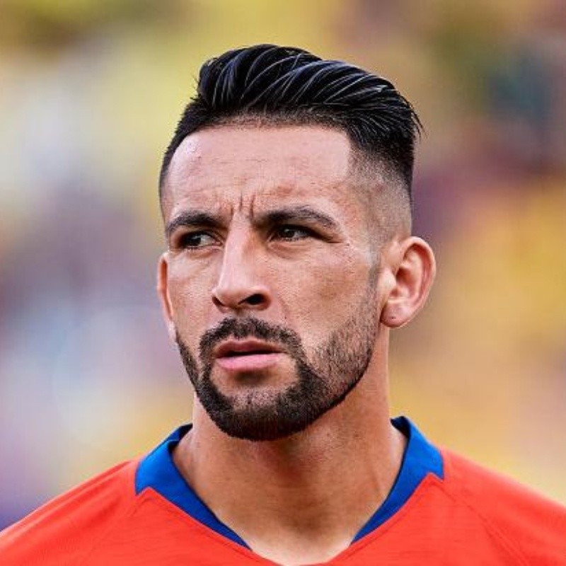 Mauricio Isla confirmó que recibió una oferta de Boca