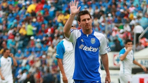 Lionel Messi disputó un partido de beneficencia en el Estadio Azul, en 2011. Foto: JamMedia