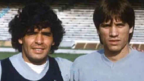 Pietro Puzone junto a Diego Armando Maradona.