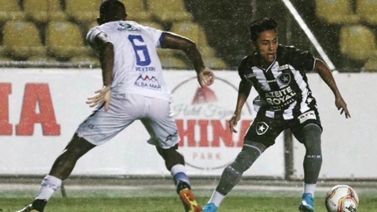 Alexander Lecaros llegó al Botafogo para el 2020.