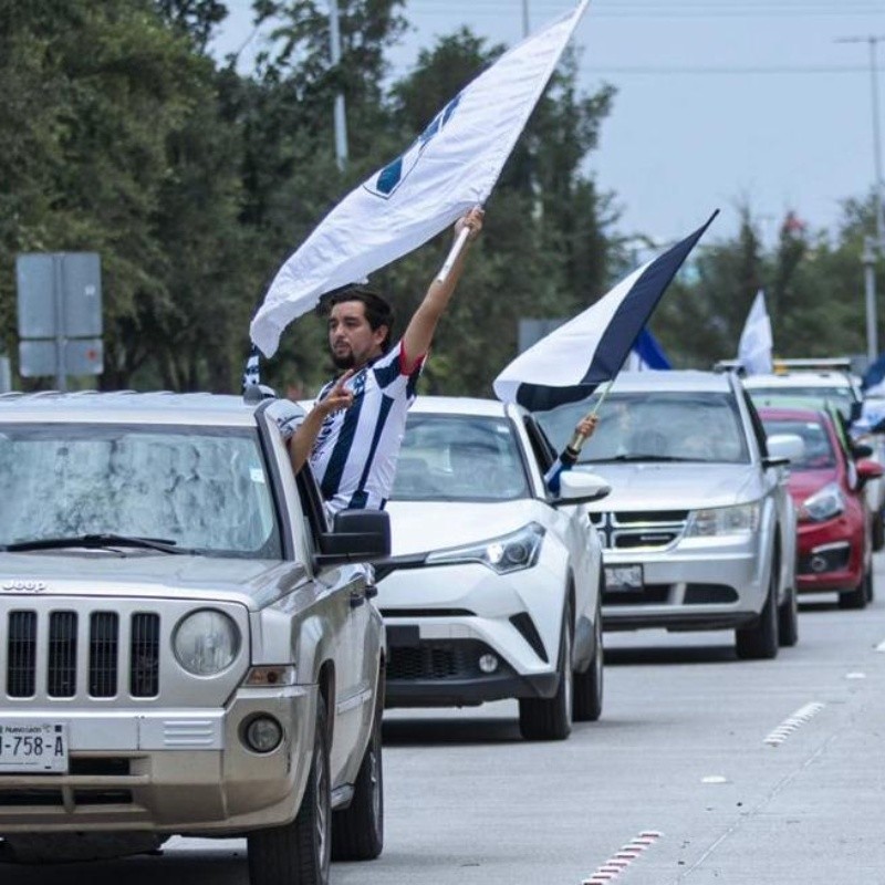 Rayados copa las calles de Monterrey y recibe saludos europeos