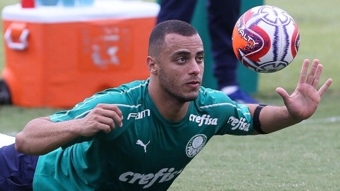 Palmeiras recebe bolada do Basel (SUI) pela venda de Arthur Cabral