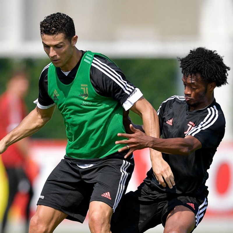 Cristiano Ronaldo se hizo el look de Cuadrado y preguntó: "¿Cómo me queda?"