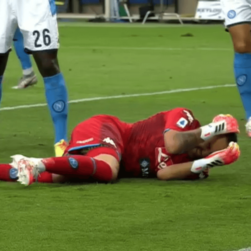 Horrible: le rompieron la cabeza a Ospina y no pudo seguir en el partido